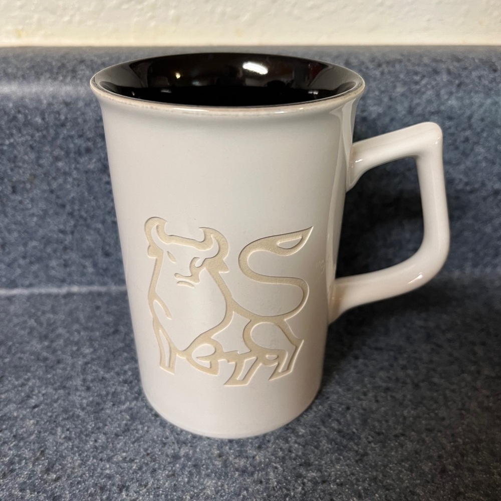 Merrill Lynch Iconic Bull Insignia Wall Street Black & Cream Mug